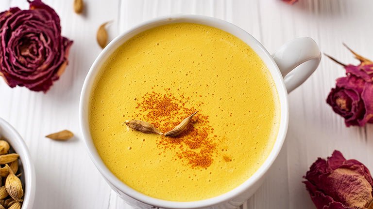 Healthy turmeric latte recipe boosts immunity - Roast28