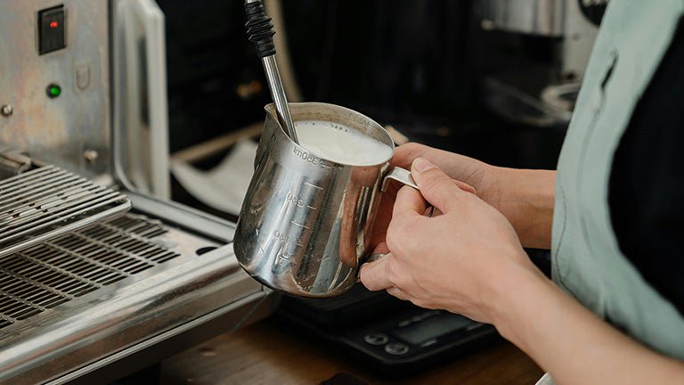 Mastering milk steaming: Tips for whole milk and alternatives - Roast28